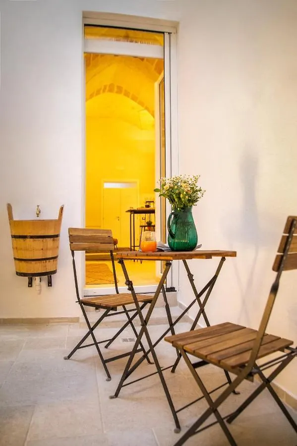 Ellements - Luxury Rooms Brindisi 0*,